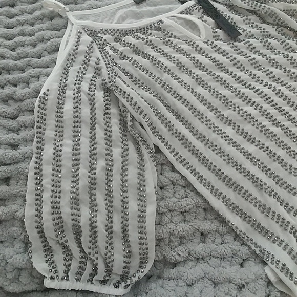 Buckle beaded cold shoulder - Picture 6 of 6